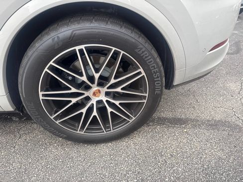 Certified 2026 Porsche Cayenne AWD/4WD image 11