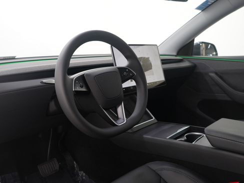 Used 2026 Tesla Model Y AWD image 24