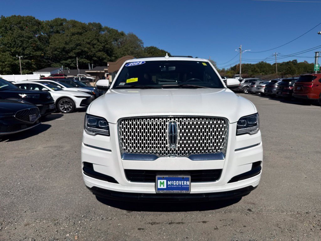 Used 2024 Lincoln Navigator L Reserve w/ Monochromatic Package AWD/4WD image 3