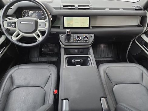 Used 2023 Land Rover Defender 110 SE image 9