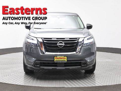 Used 2023 Nissan Pathfinder S AWD/4WD image 2