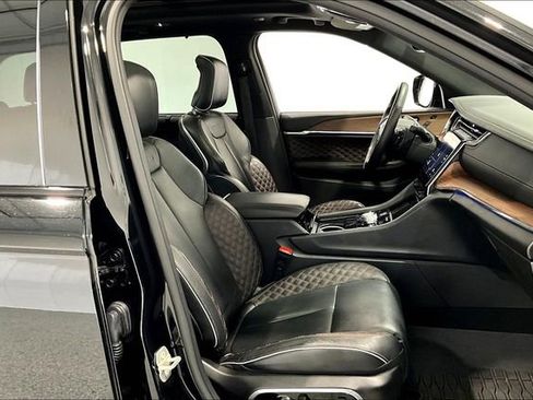 Used 2023 Jeep Grand Cherokee Summit w/ Luxury Tech Group V AWD/4WD image 31