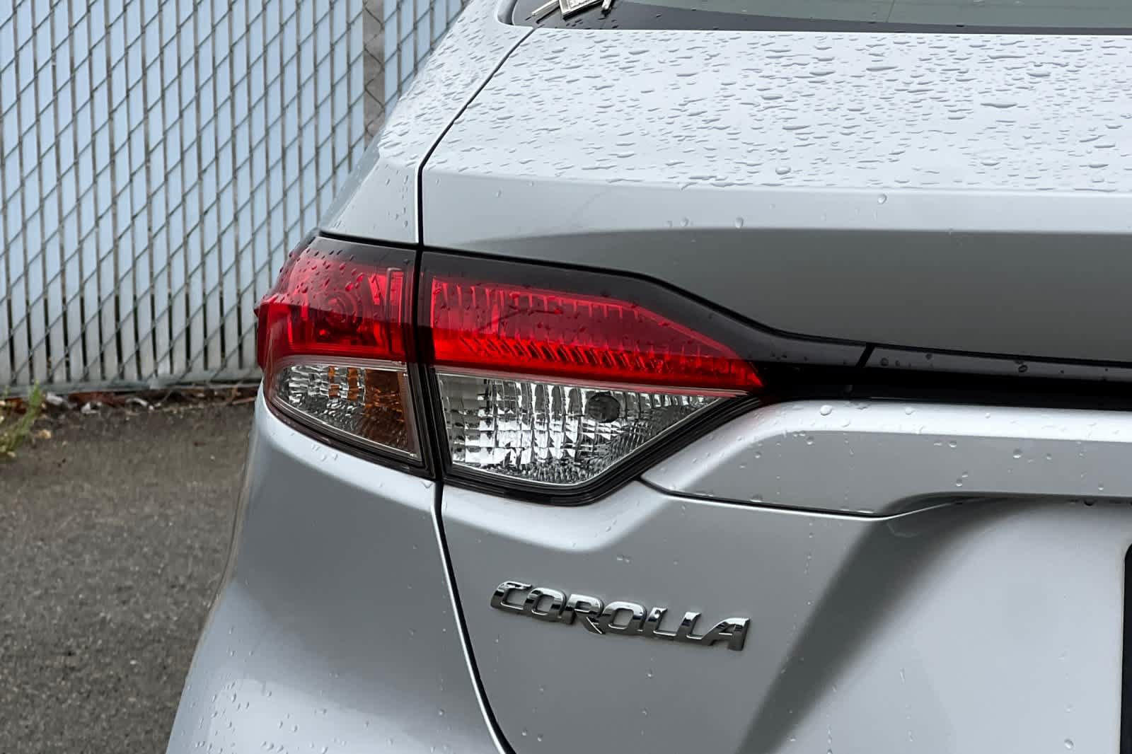 Used 2020 Toyota Corolla LE FWD image 23