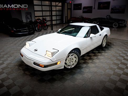 Used 1995 Chevrolet Corvette Coupe image 9