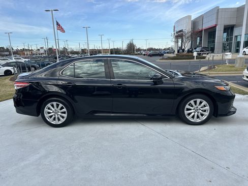 Used 2020 Toyota Camry LE image 11