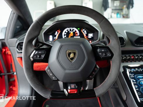 Used 2020 Lamborghini Huracan EVO image 23