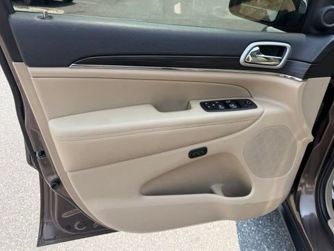 Used 2019 Jeep Grand Cherokee Limited w/ Luxury Group II AWD/4WD image 28