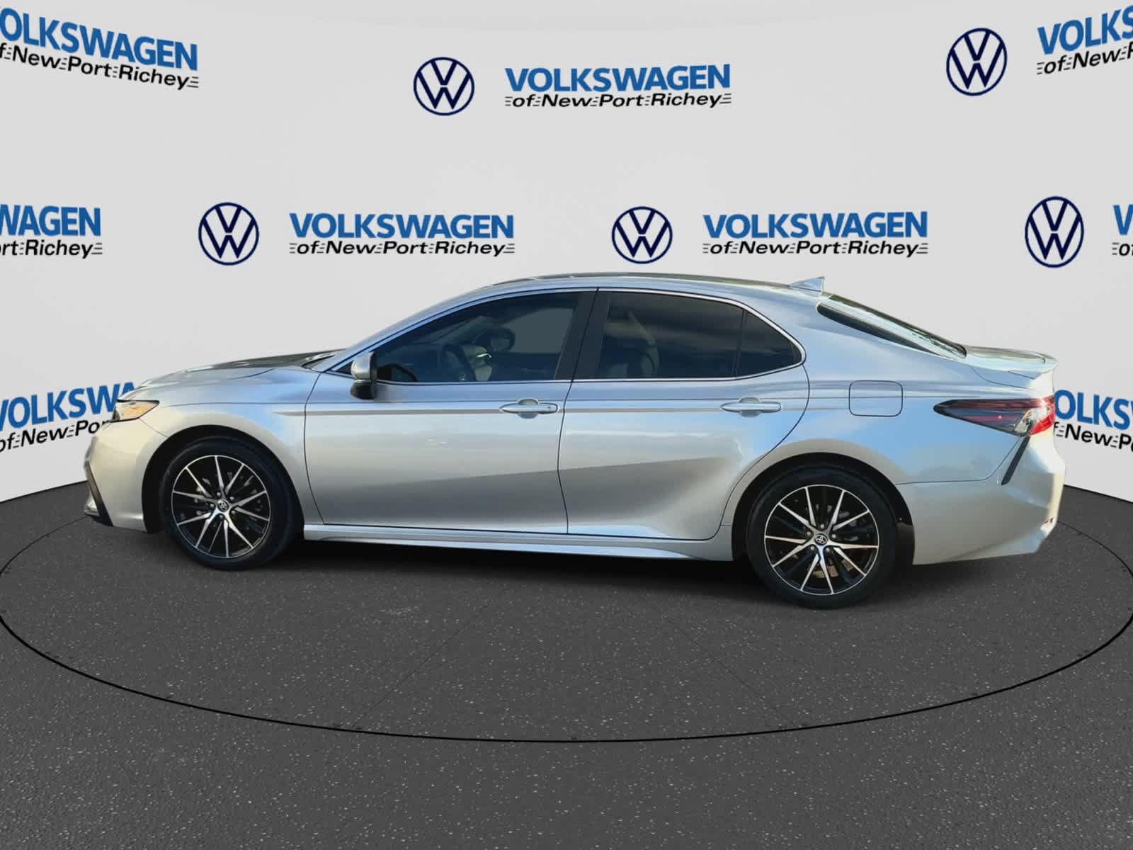 Used 2023 Toyota Camry SE FWD image 5