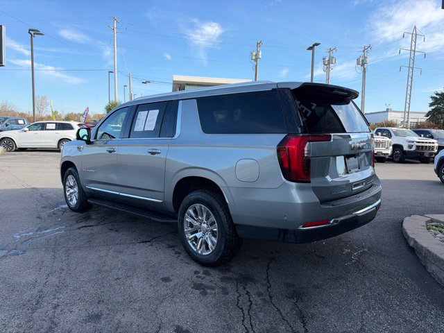 Used 2025 GMC Yukon XL Elevation w/ Technology Package AWD/4WD image 3