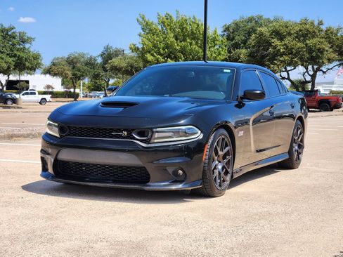 Used 2019 Dodge Charger Scat Pack RWD image 2