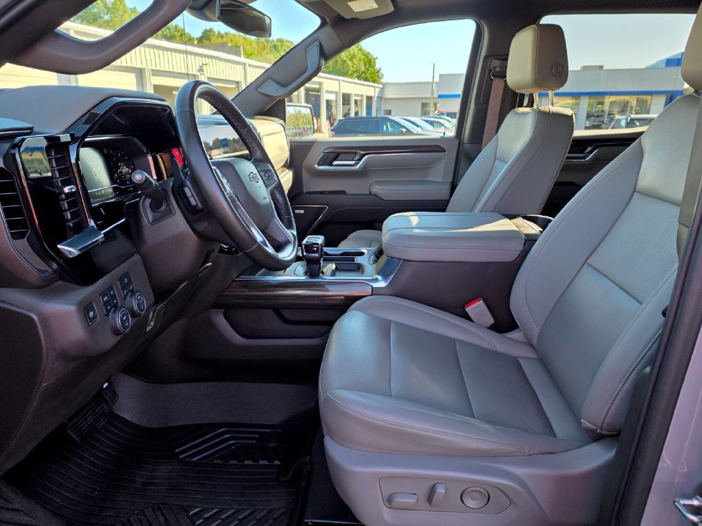 Used 2024 Chevrolet Silverado 1500 LT Trail Boss w/ Convenience Package II AWD/4WD image 16