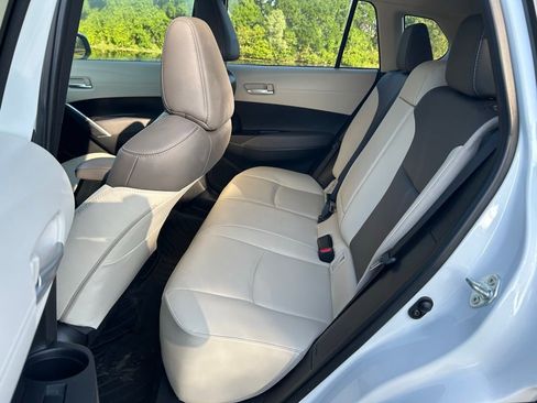 Used 2023 Toyota Corolla Cross XLE w/ Convenience Package image 13