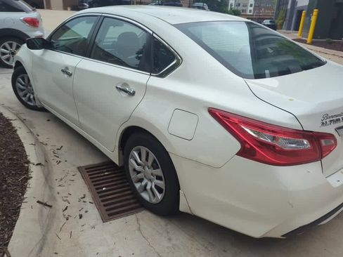 Used 2017 Nissan Altima 2.5 S w/ Power Driver Seat Package FWD image 3