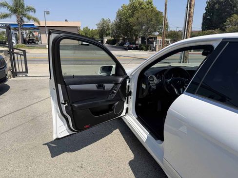 Used 2013 Mercedes-Benz C 300 4MATIC Sedan image 3