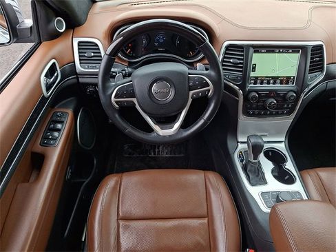 Used 2018 Jeep Grand Cherokee Summit image 2