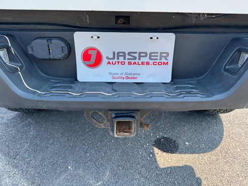 Used 2018 Toyota Tacoma SR5 AWD/4WD image 13