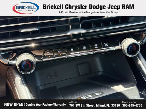 Used 2025 Chevrolet Traverse Z71 AWD/4WD image 35
