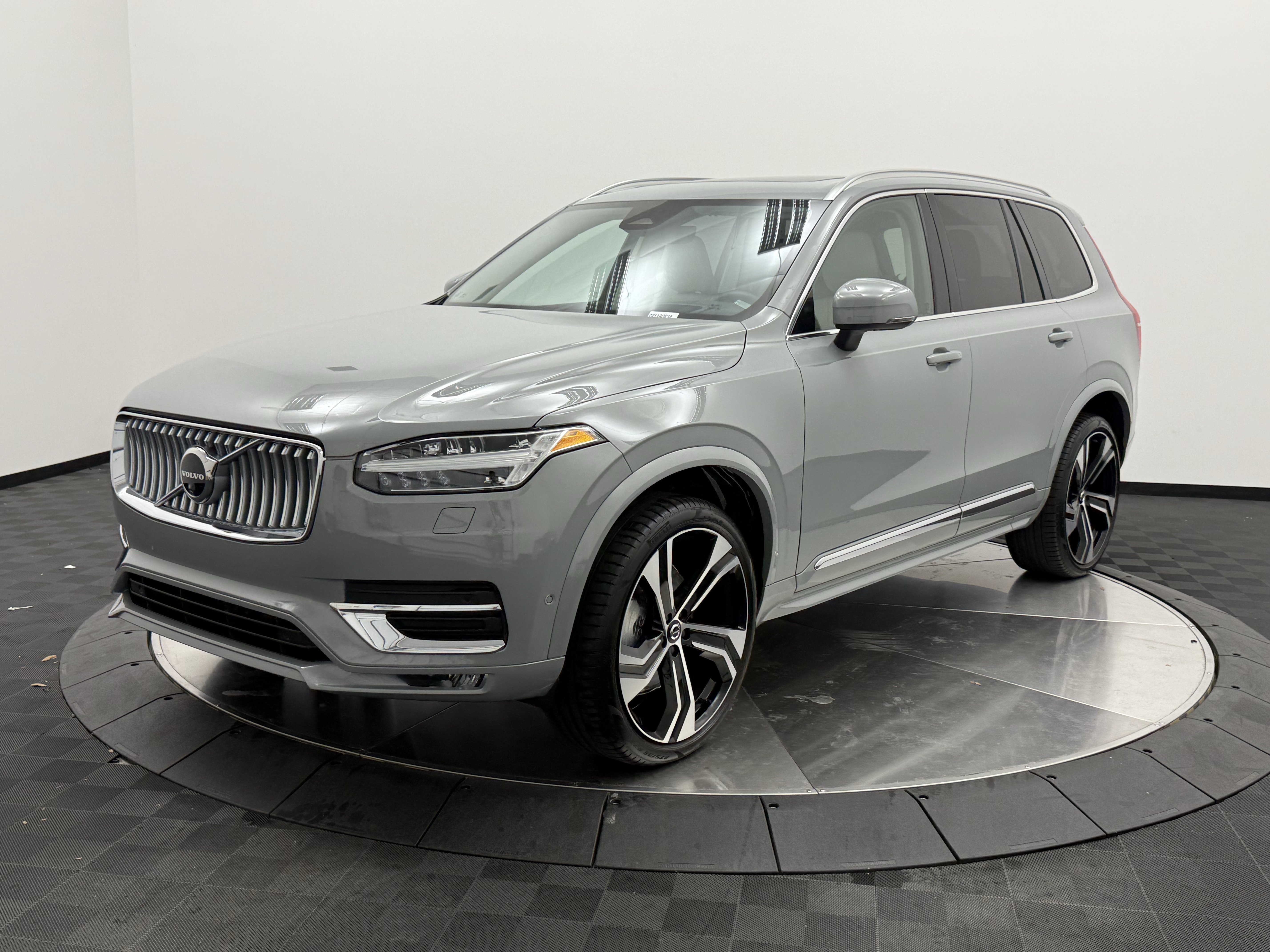 Certified 2024 Volvo XC90 B6 Ultimate w/ Protection Package Premier AWD/4WD image 4
