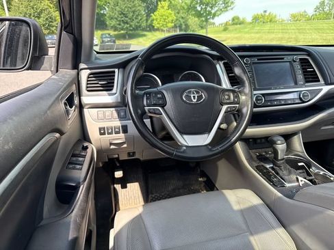 Used 2018 Toyota Highlander Limited Platinum AWD/4WD image 16