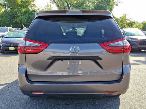 Used 2020 Toyota Sienna L image 5