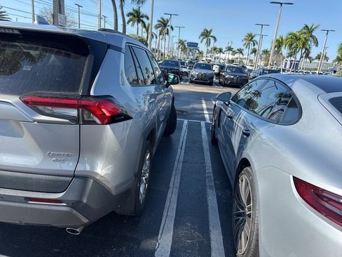 Used 2021 Toyota RAV4 Limited image 6