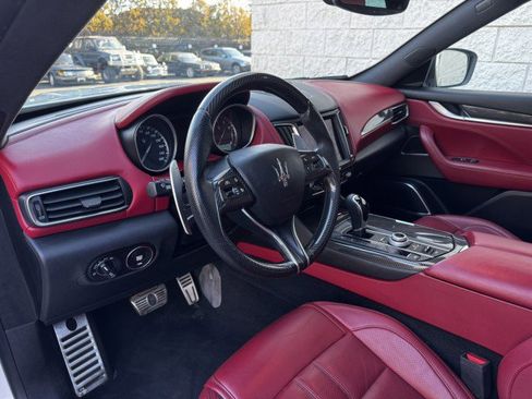 Used 2017 Maserati Levante S image 10