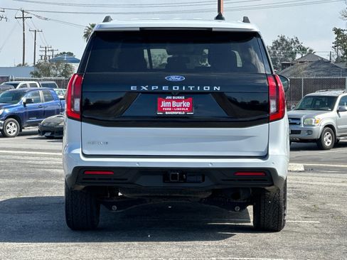 Certified 2025 Ford Expedition Active image 5