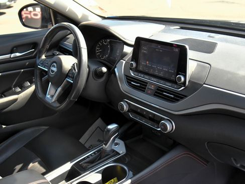 Used 2024 Nissan Altima 2.5 SR FWD image 39