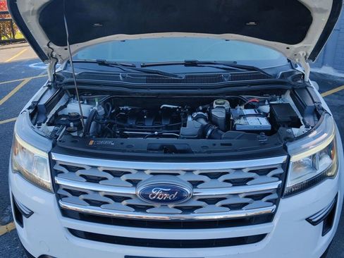 Used 2018 Ford Explorer XLT image 30