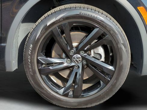 Used 2023 Volkswagen Tiguan SE R-Line image 10