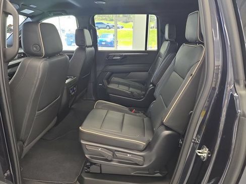 Used 2025 Chevrolet Suburban Premier AWD/4WD image 10