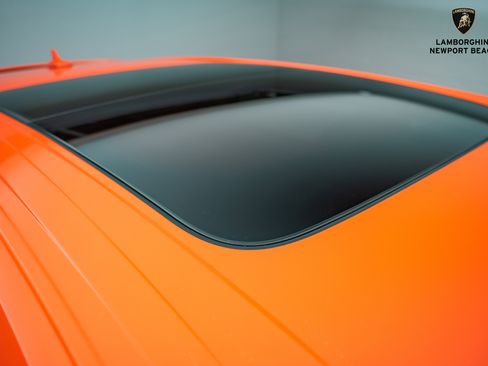 Used 2025 Lamborghini Urus SE image 5