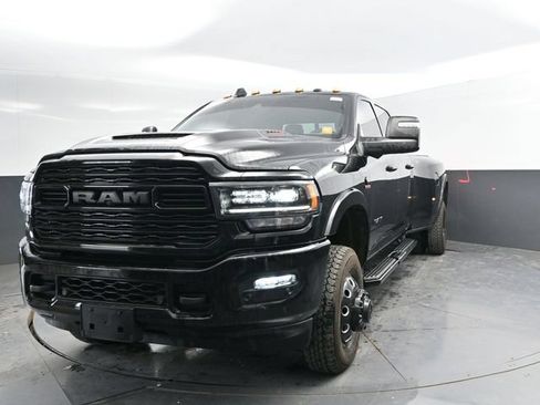 Used 2024 RAM 3500 Limited w/ Night Edition AWD/4WD image 7