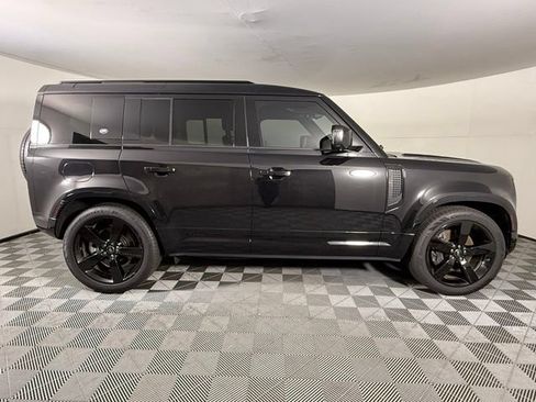 Used 2024 Land Rover Defender 110 X-Dynamic SE AWD/4WD image 8