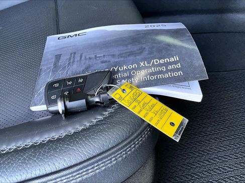 Used 2025 GMC Yukon XL Denali w/ Sun & Power Step Package image 15