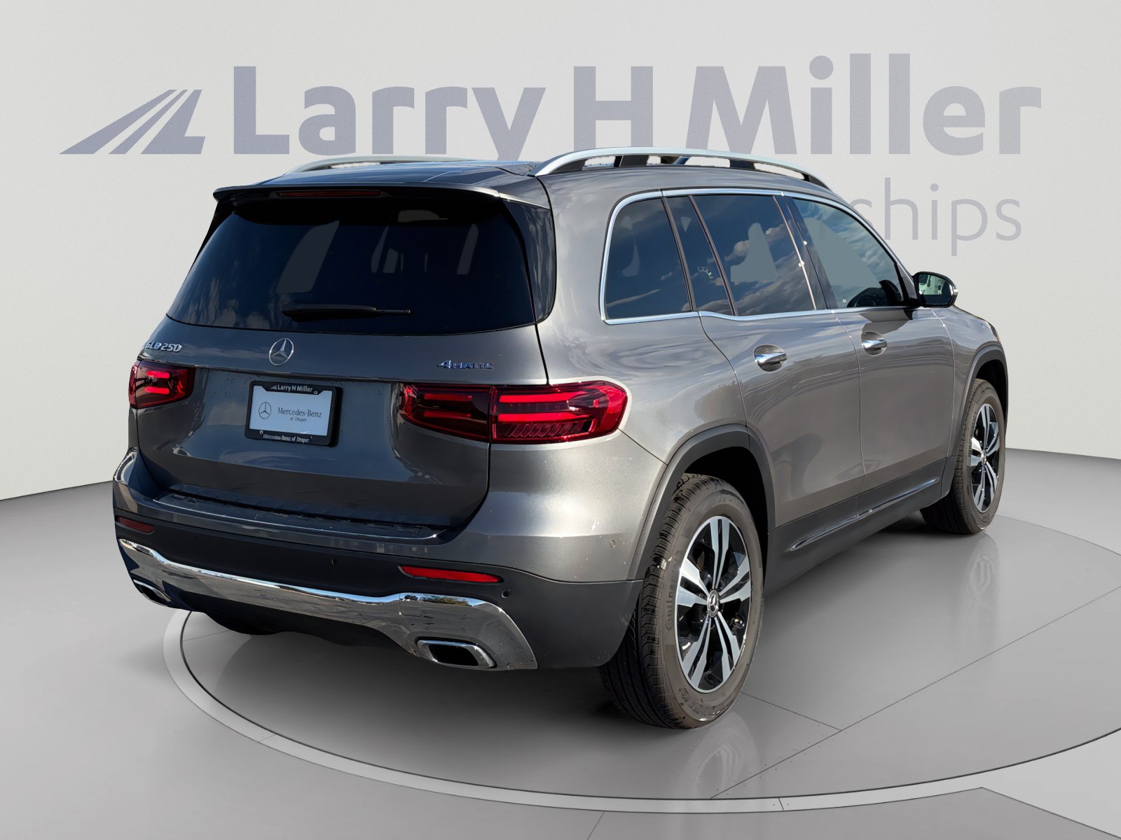 Used 2026 Mercedes-Benz GLB 250 4MATIC image 5