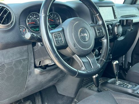 Used 2018 Jeep Wrangler Unlimited Sport AWD/4WD image 3