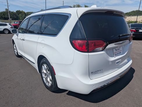 Used 2019 Chrysler Pacifica Limited FWD image 4
