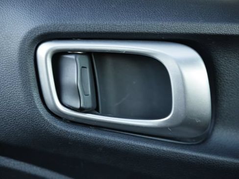 Used 2025 Hyundai Venue SEL FWD image 16