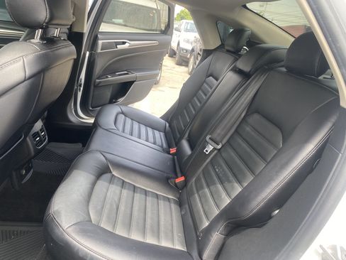 Used 2018 Ford Fusion SE w/ Equipment Group 602A FWD image 18
