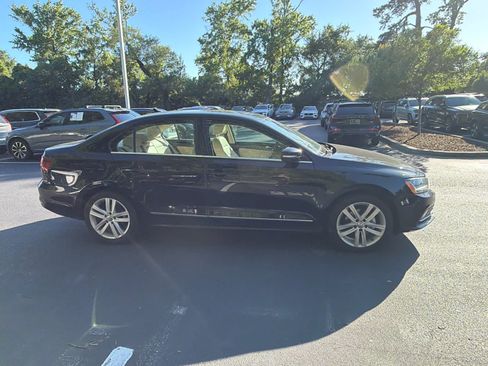 Used 2017 Volkswagen Jetta SEL FWD image 16