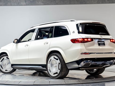 Used 2024 Mercedes-Benz Maybach GLS 600 4MATIC image 59