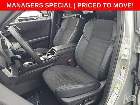 Used 2025 Mitsubishi Outlander SE FWD image 16