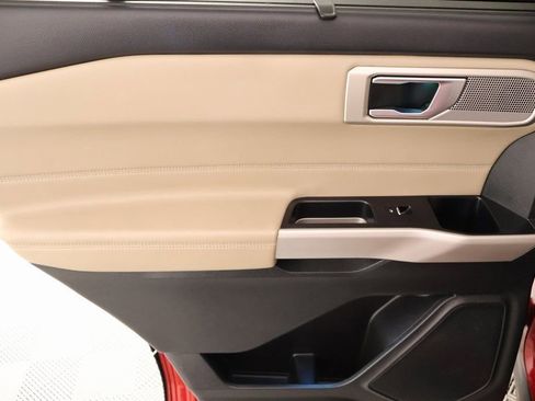 Used 2023 Ford Explorer Limited image 18