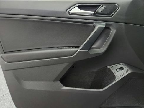 Used 2018 Volkswagen Tiguan SE FWD image 22