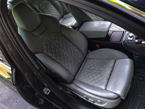 Used 2017 Audi S6 Prestige w/ S6 Sport Package image 10