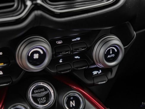Used 2019 Aston Martin V8 Vantage Coupe RWD image 73