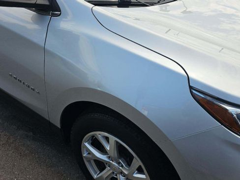 Used 2018 Chevrolet Equinox LT FWD image 9