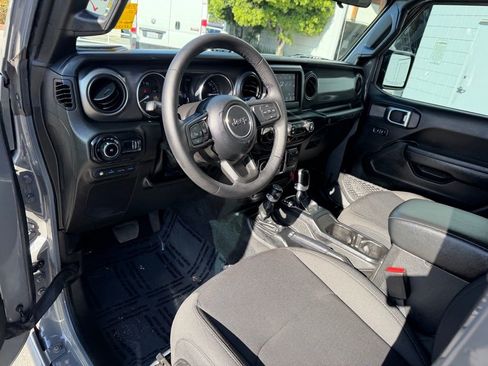 Used 2023 Jeep Wrangler Unlimited image 2