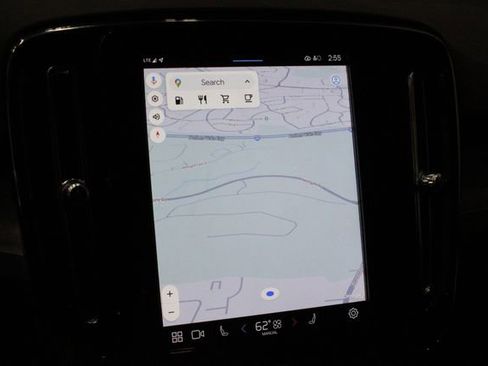 Used 2025 Volvo XC40 B5 Plus image 7